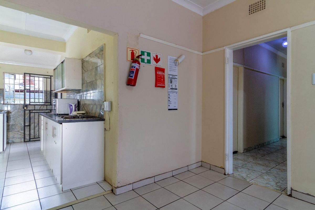 9 bedrooms Student Accommodation –  Ripley Road, Brixton  - Photo 2