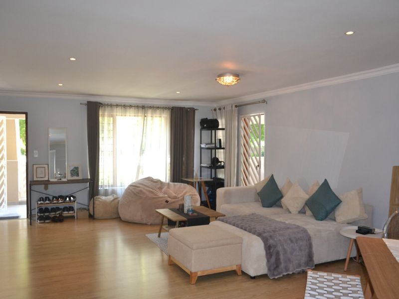 Upper Level Two Bed Two Bath simplex For Sale at Braemore Craighall Park  - Photo 6