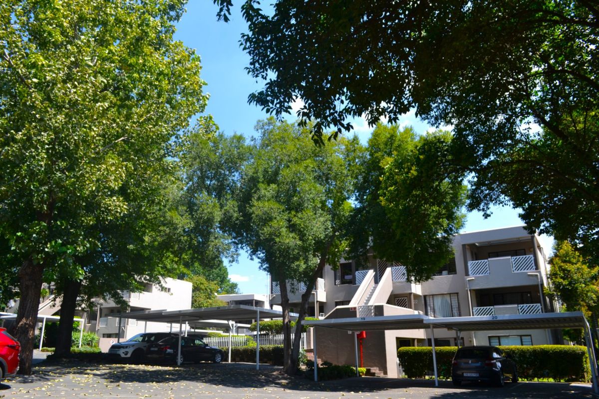 Upper Level Two Bed Two Bath simplex For Sale at Braemore Craighall Park  - Photo 3