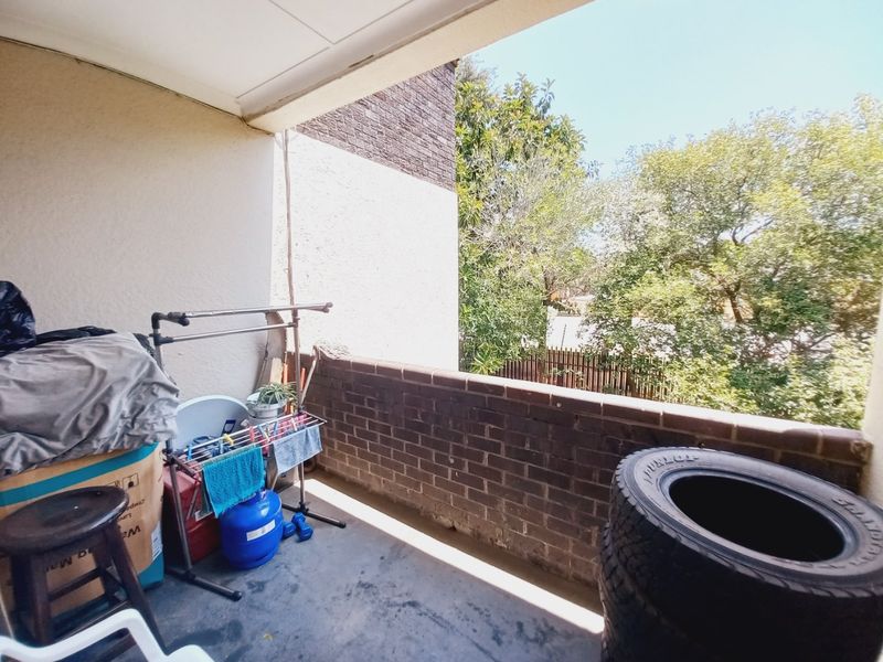 A Private and Secure First-Floor Opportunity in the Heart of Eastleigh Central Offering Comfort and Exceptional Convenience - Photo 9