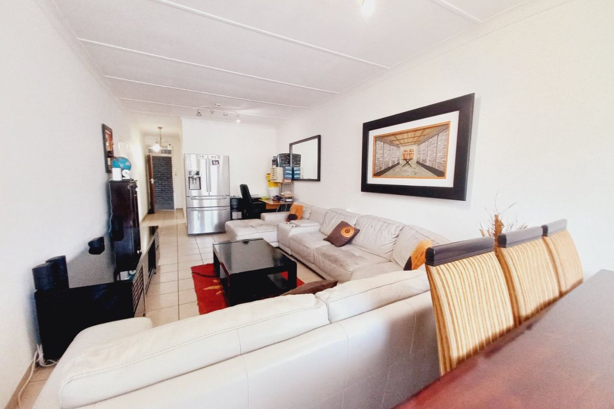 A Private and Secure First-Floor Opportunity in the Heart of Eastleigh Central Offering Comfort and Exceptional Convenience - Photo 4