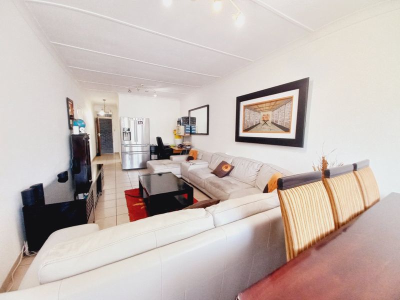 A Private and Secure First-Floor Opportunity in the Heart of Eastleigh Central Offering Comfort and Exceptional Convenience - Photo 4