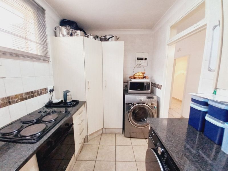 A Private and Secure First-Floor Opportunity in the Heart of Eastleigh Central Offering Comfort and Exceptional Convenience - Photo 5