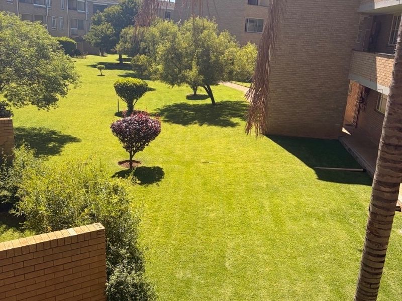 Lovely 3-Bedroom Townhouse To Rent in Moorhill This lovely first-floor townhouse in the sought-after area of Moorhill offers comfort, convenience, and great value. ? Features include: 	•	3 Well-sized bedrooms 	•	1 Bathroom 	•	Spacious kitchen 	•	Comfortable lounge area 	•	Situated on the first floor  Perfect for first-time buyers or young professionals looking for a secure and low-maintenance home.  Conveniently located close to amenities, schools, and main routes.  ?? Contact us today to arrange a viewing – don’t miss out on this great opportunity! - Photo 2