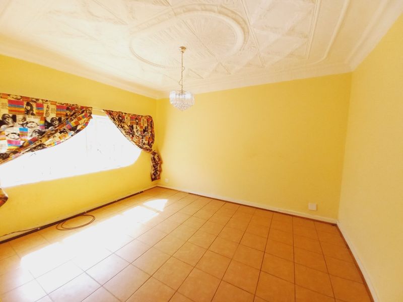 Spacious Corner Property on a Generous 1139sqm Stand in the Heart of Primrose - Photo 5