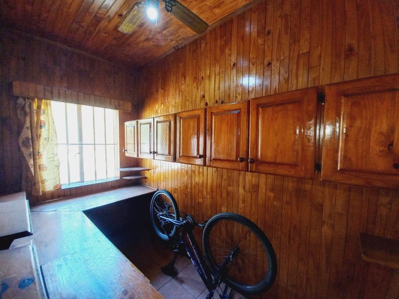 Spacious Corner Property on a Generous 1139sqm Stand in the Heart of Primrose - Photo 8