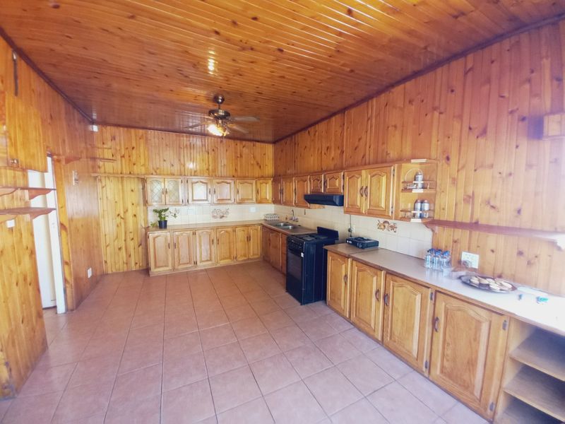 Spacious Corner Property on a Generous 1139sqm Stand in the Heart of Primrose - Photo 6