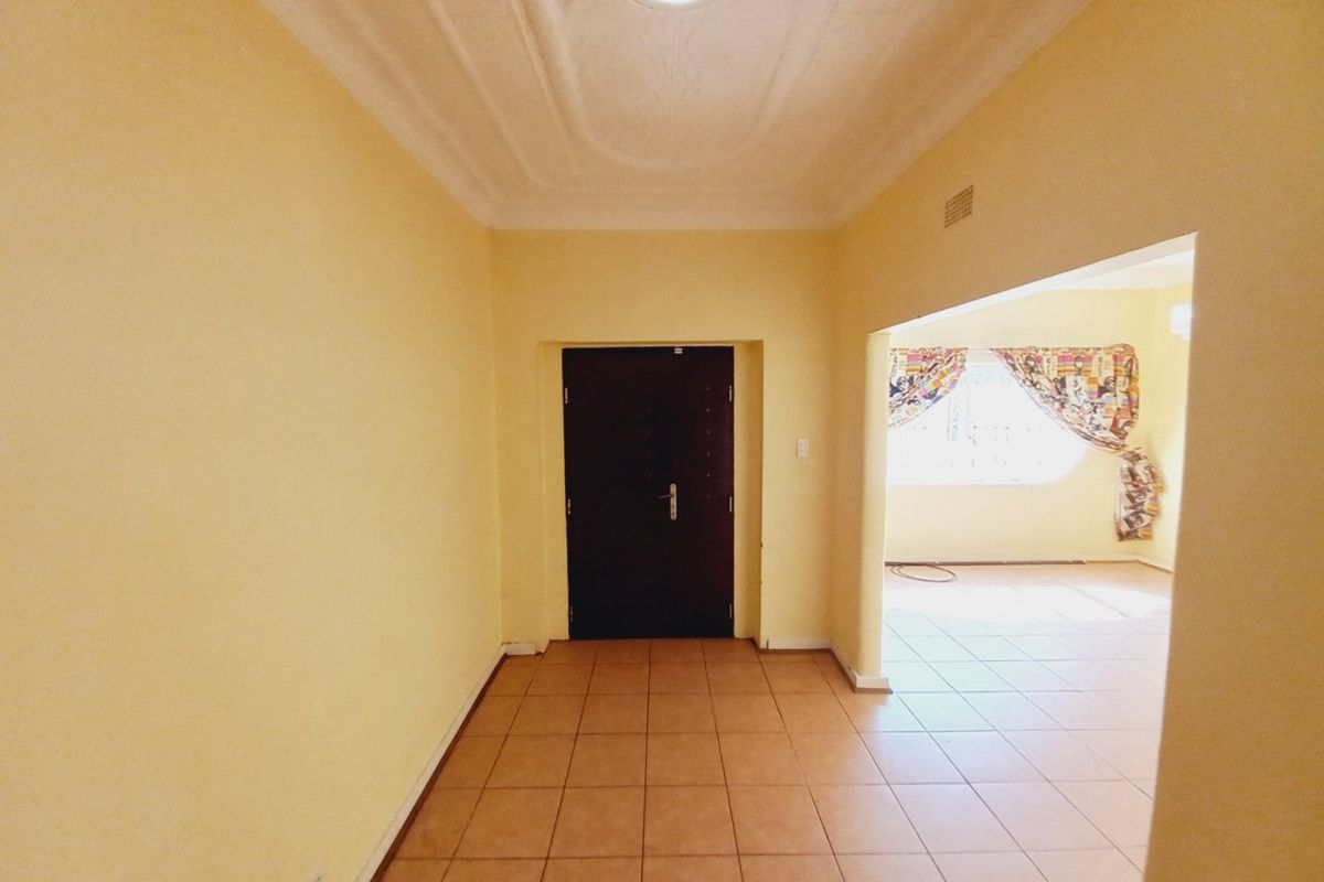 Spacious Corner Property on a Generous 1139sqm Stand in the Heart of Primrose - Photo 3