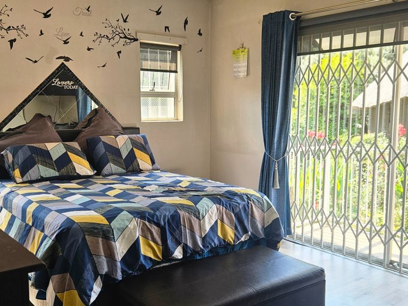 Ultimate Entertainer’s Home – Pool, Jacuzzi, Lapa, Bar & Cottage in Randpark!!! - Photo 10