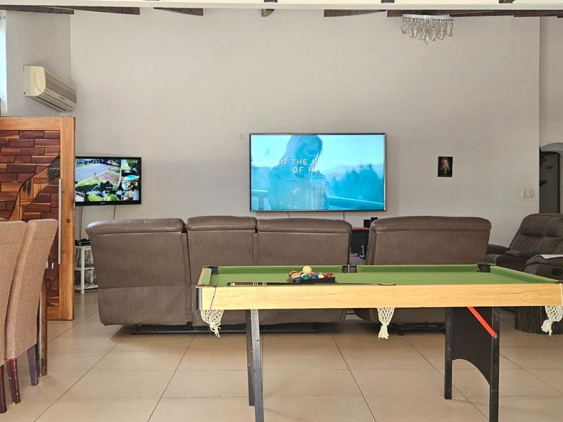 Ultimate Entertainer’s Home – Pool, Jacuzzi, Lapa, Bar & Cottage in Randpark!!! - Photo 9