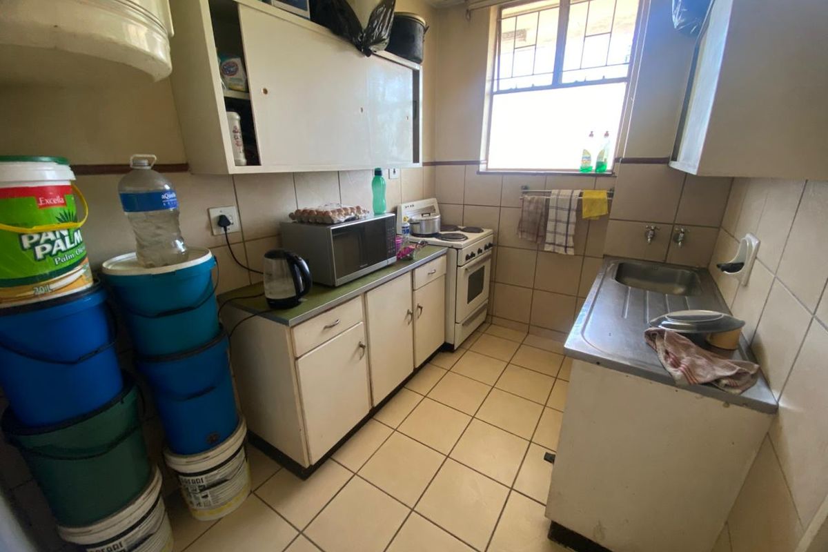 1.5 Bedroom For Sale in Sunnyside - Photo 2