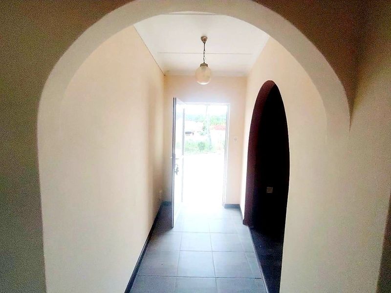 5 Bedroom House in Beacon Bay - Photo 8