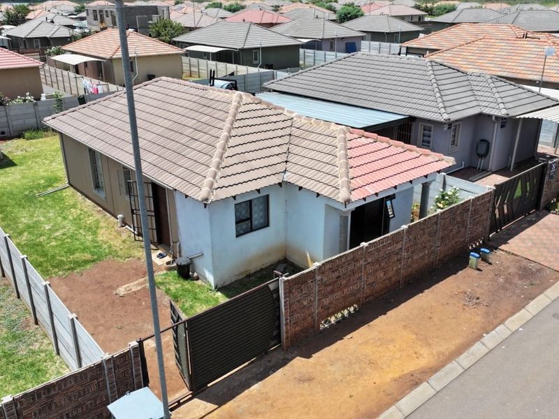 Spacious 3 bedroom and 2 bathroom house for sale in sky city  - Photo 4