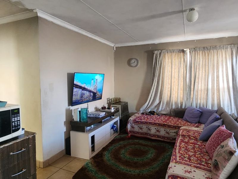 Spacious 3 bedroom and 2 bathroom house for sale in sky city  - Photo 7