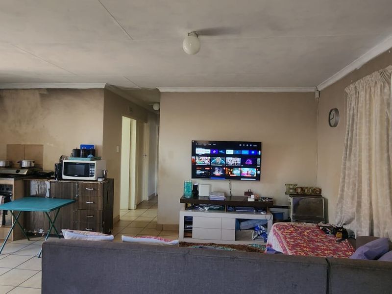 Spacious 3 bedroom and 2 bathroom house for sale in sky city  - Photo 8