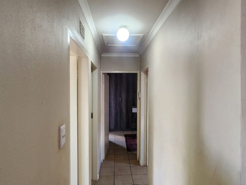 Spacious 3 bedroom and 2 bathroom house for sale in sky city  - Photo 9