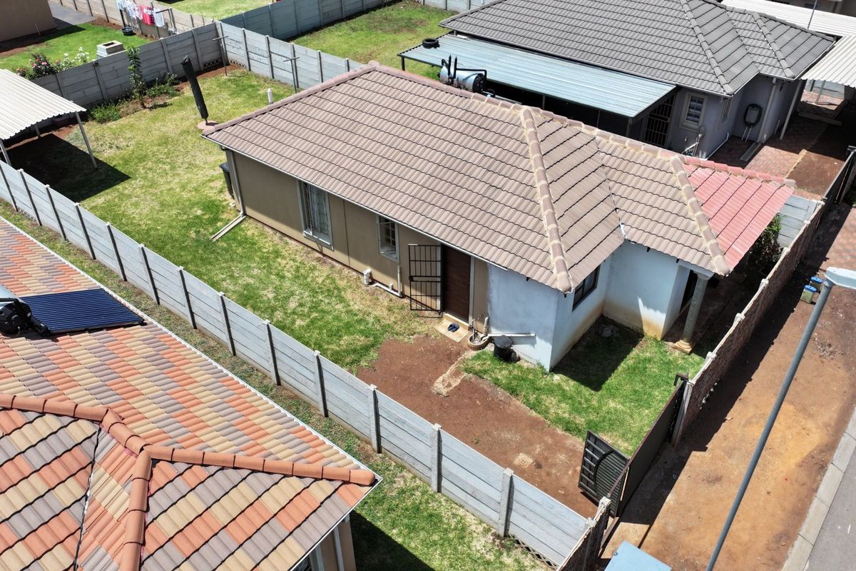 Spacious 3 bedroom and 2 bathroom house for sale in sky city  - Photo 2