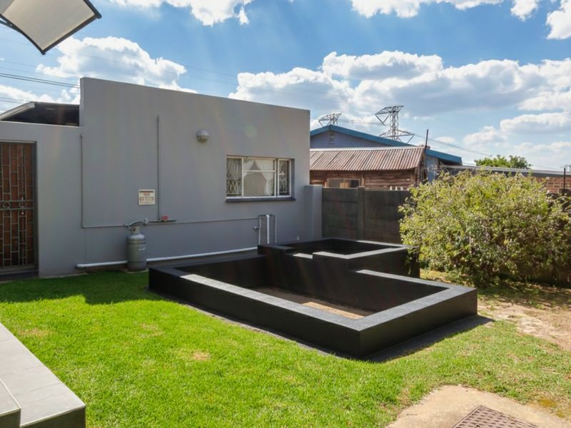 Modern 3-Bedroom Home in Norkem Park with Fully Renovated Interiors & Stylish 1-Bedroom Cottage - Photo 9