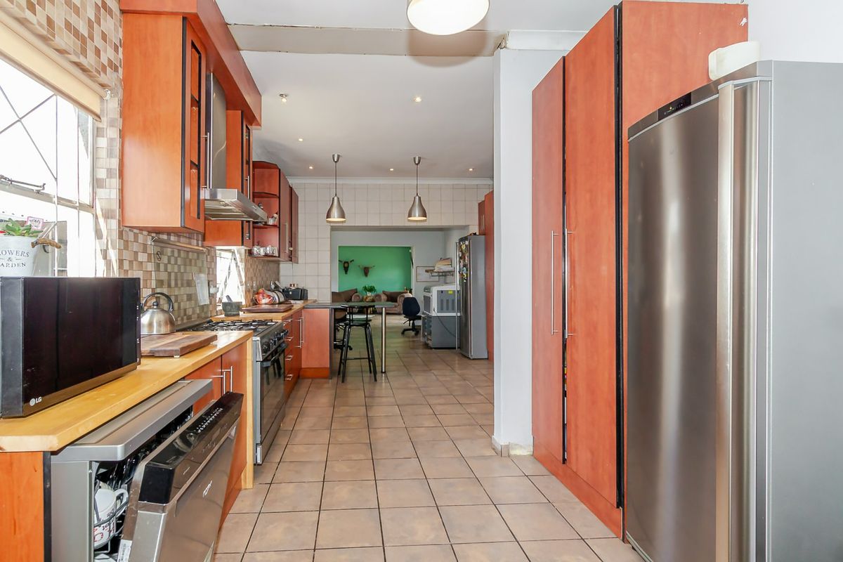 Modern 3-Bedroom Home in Norkem Park with Fully Renovated Interiors & Stylish 1-Bedroom Cottage - Photo 3