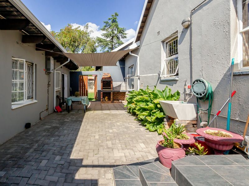 Modern 3-Bedroom Home in Norkem Park with Fully Renovated Interiors & Stylish 1-Bedroom Cottage - Photo 8