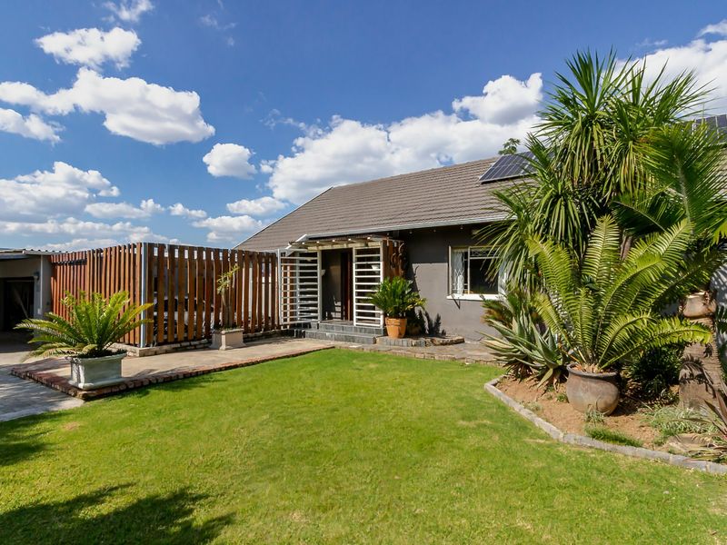 Modern 3-Bedroom Home in Norkem Park with Fully Renovated Interiors & Stylish 1-Bedroom Cottage - Photo 2