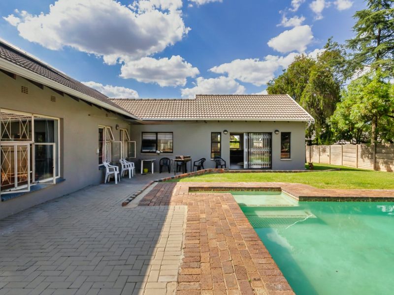 Modern 3-Bedroom Home in Norkem Park with Fully Renovated Interiors & Stylish 1-Bedroom Cottage - Photo 1