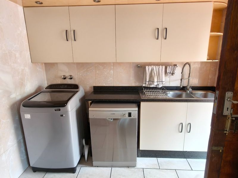 Spacious Family Living in the Heart of Noordheuwel  - Photo 10