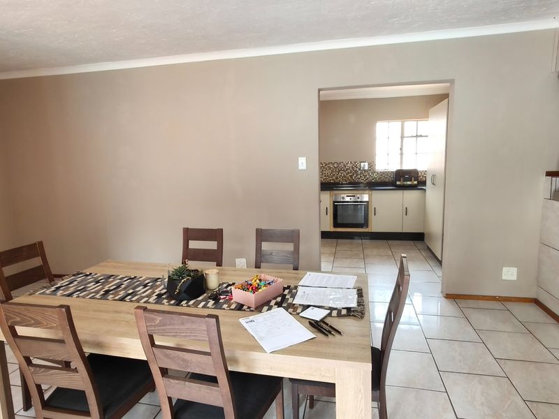 Spacious Family Living in the Heart of Noordheuwel  - Photo 8