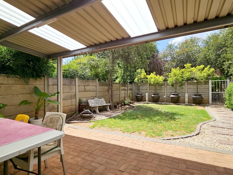 Pristine apartment in Three Rivers Proper. - Photo 3