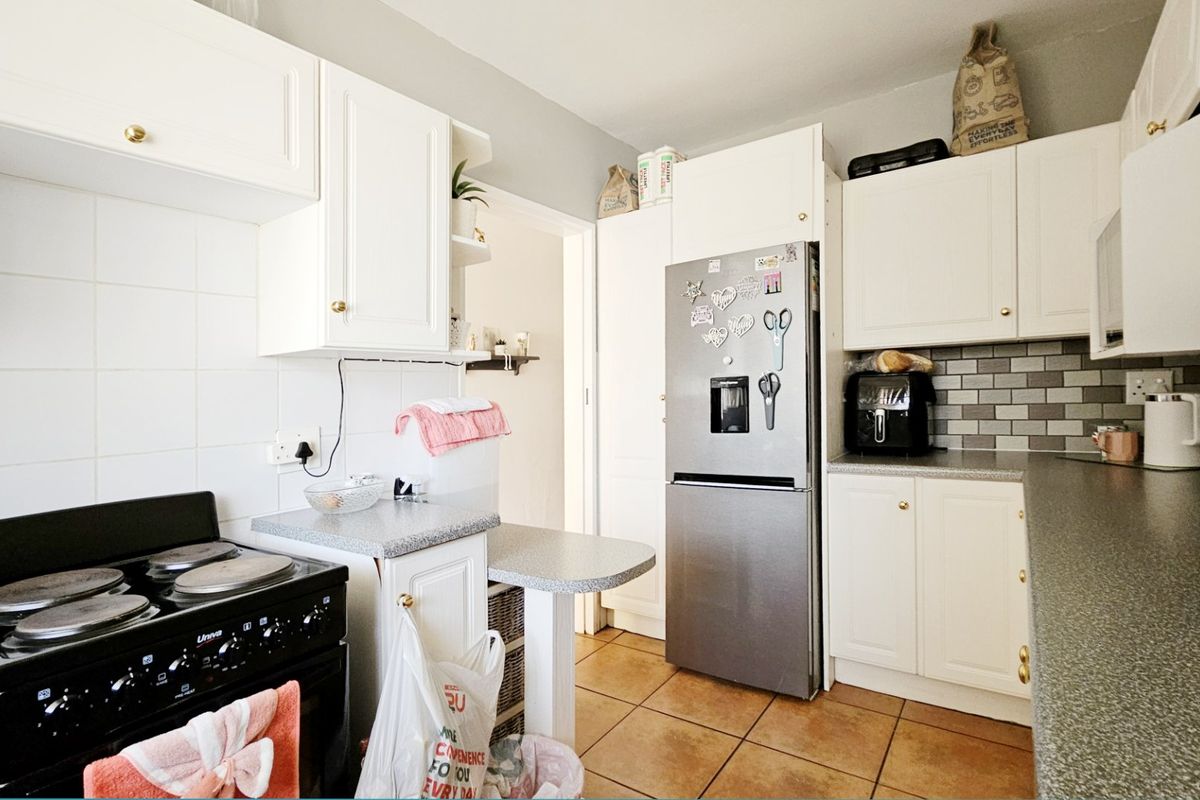 Pristine apartment in Three Rivers Proper. - Photo 4