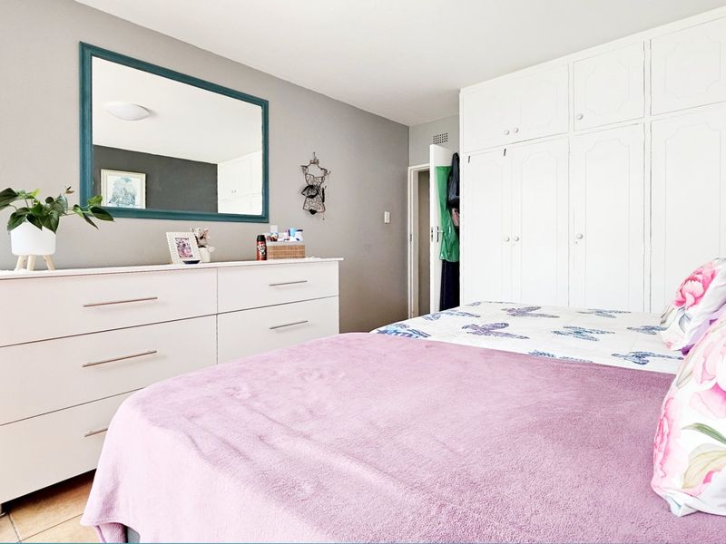 Pristine apartment in Three Rivers Proper. - Photo 10