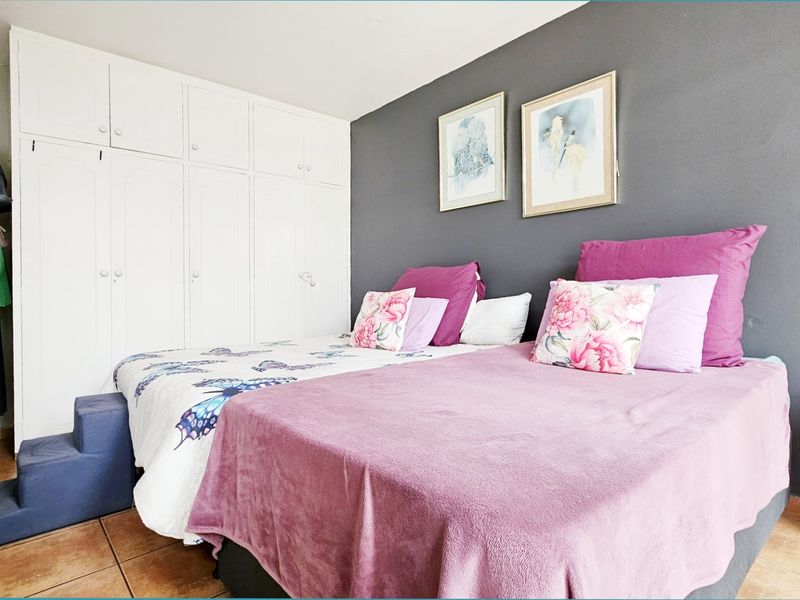 Pristine apartment in Three Rivers Proper. - Photo 9