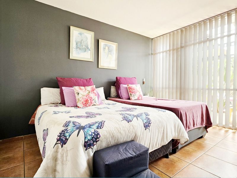 Pristine apartment in Three Rivers Proper. - Photo 8