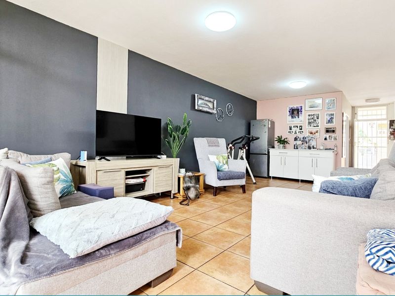 Pristine apartment in Three Rivers Proper. - Photo 6