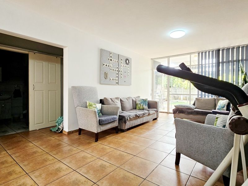 Pristine apartment in Three Rivers Proper. - Photo 5