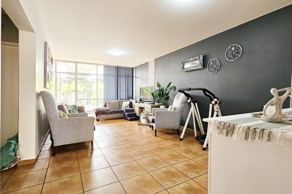 Pristine apartment in Three Rivers Proper. - Photo 2