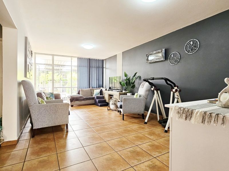 Pristine apartment in Three Rivers Proper. - Photo 2