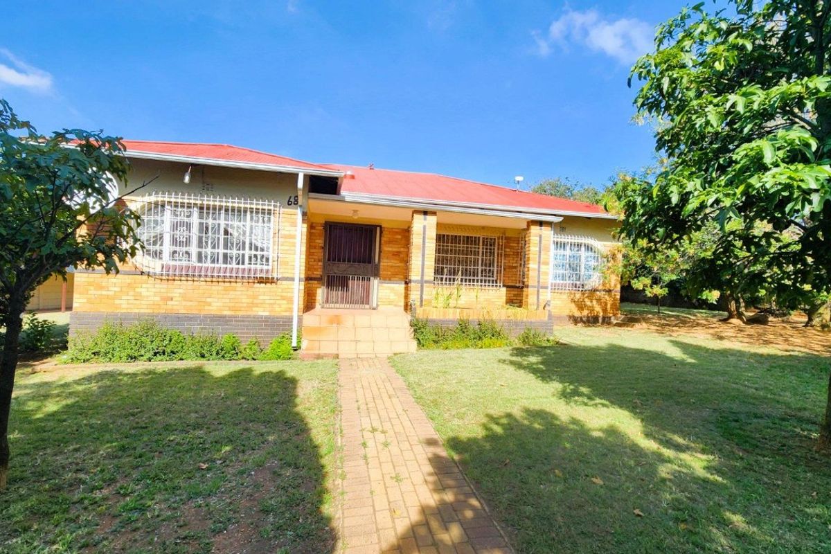 Spacious Corner House on 1139sqm Stand in Primrose - Photo 2