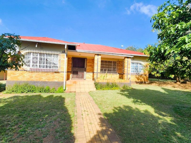 Spacious Corner House on 1139sqm Stand in Primrose - Photo 2