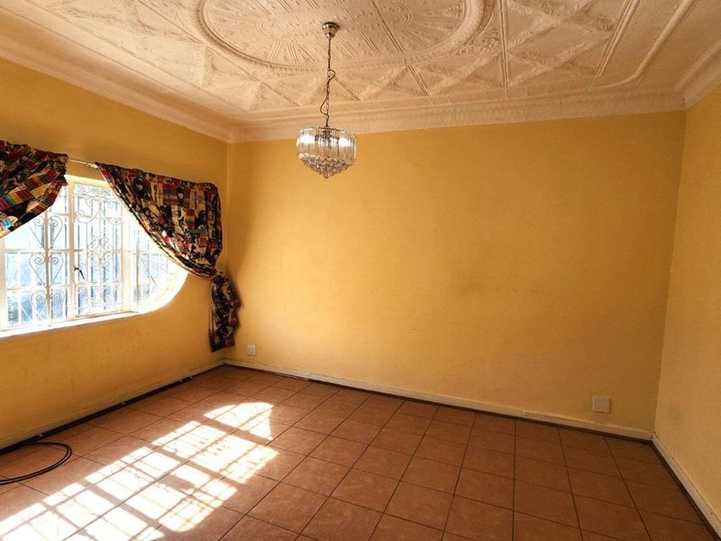 Spacious Corner House on 1139sqm Stand in Primrose - Photo 7