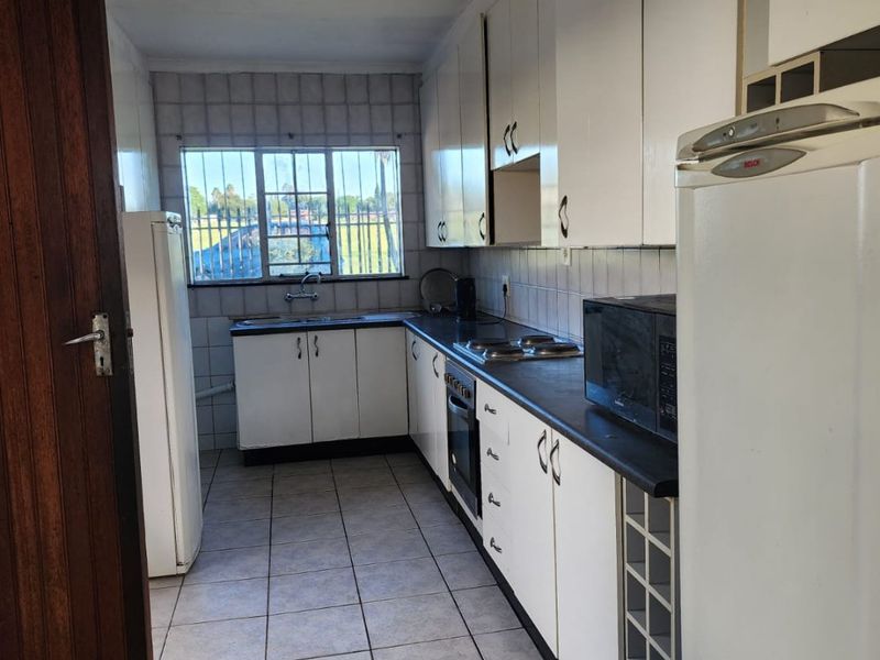 Spacious Family Home with Prime Location & Exceptional Entertainment Space. - Photo 4