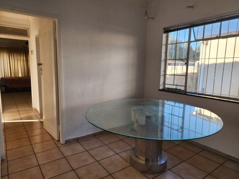 Spacious Family Home with Prime Location & Exceptional Entertainment Space. - Photo 6