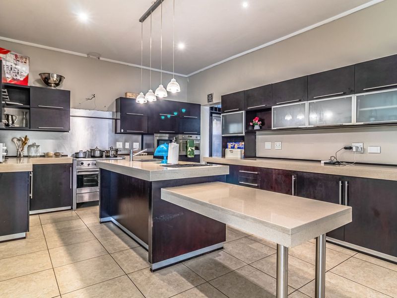 Back on the Market - Photo 2