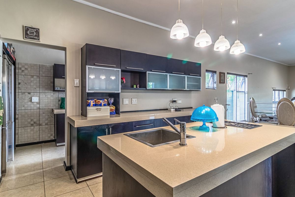 Back on the Market - Photo 5