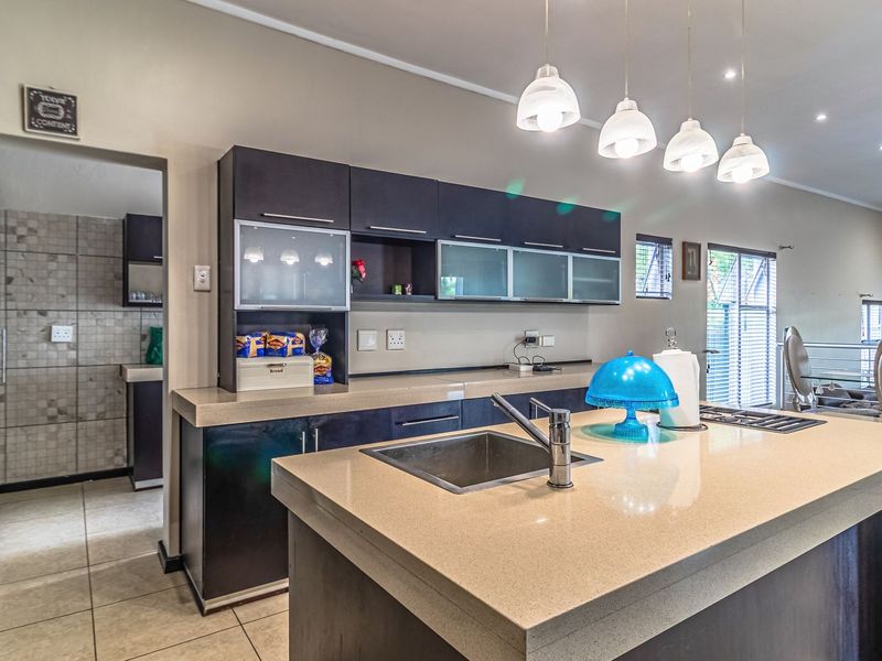 Back on the Market - Photo 5