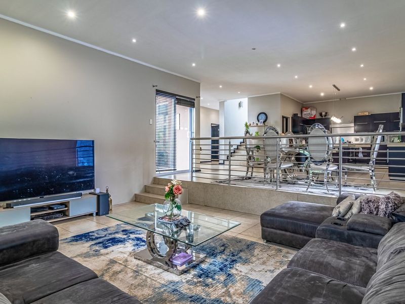 Back on the Market - Photo 10