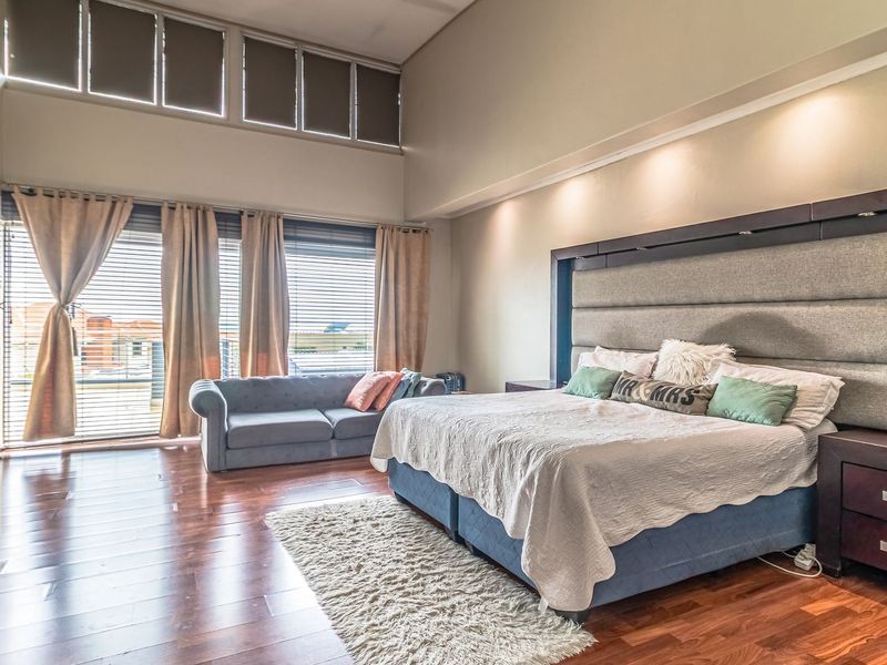 Back on the Market - Photo 4