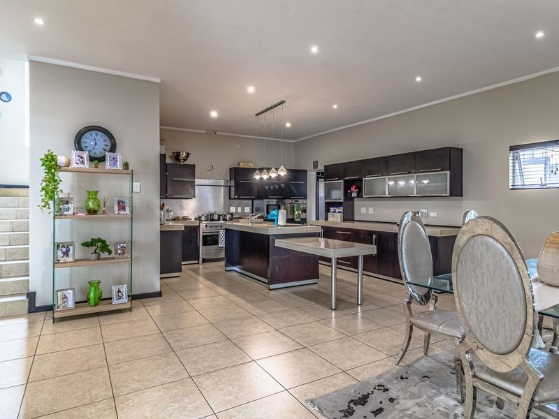 Back on the Market - Photo 7