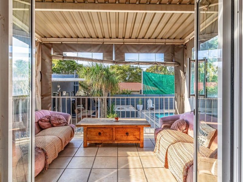 Versatile Living with Private Cottage in Sought After Estate  - Photo 4