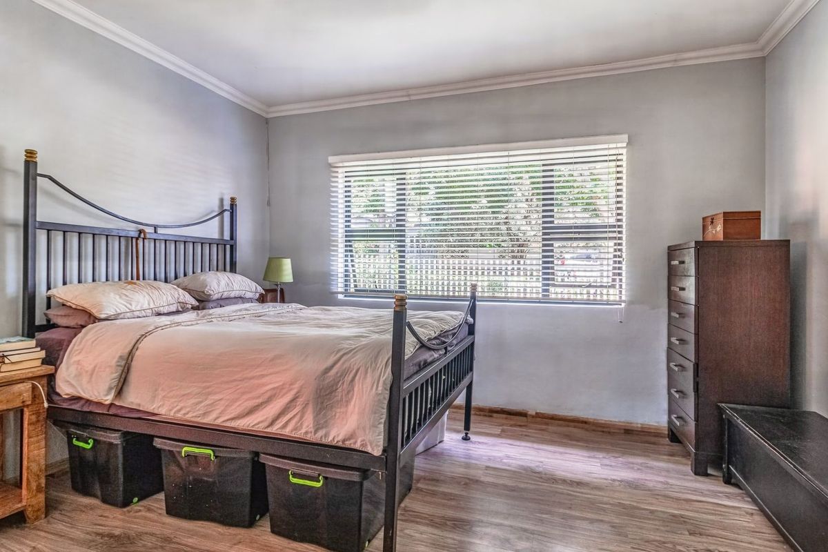 Versatile Living with Private Cottage in Sought After Estate  - Photo 5